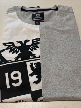 Akademiks Gray & White Split Graphic Crew Tee XL
